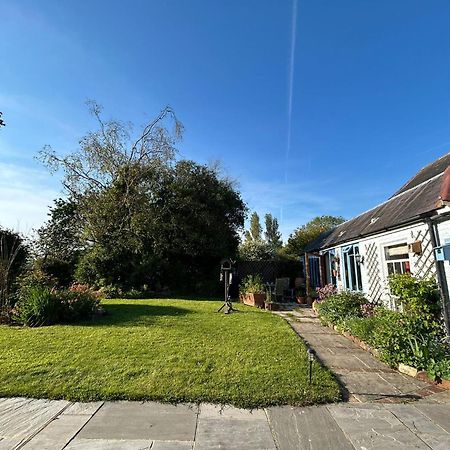Cosy Cottage Ground Floor Bedroom Ensuite With Private Entrance Chichester Esterno foto