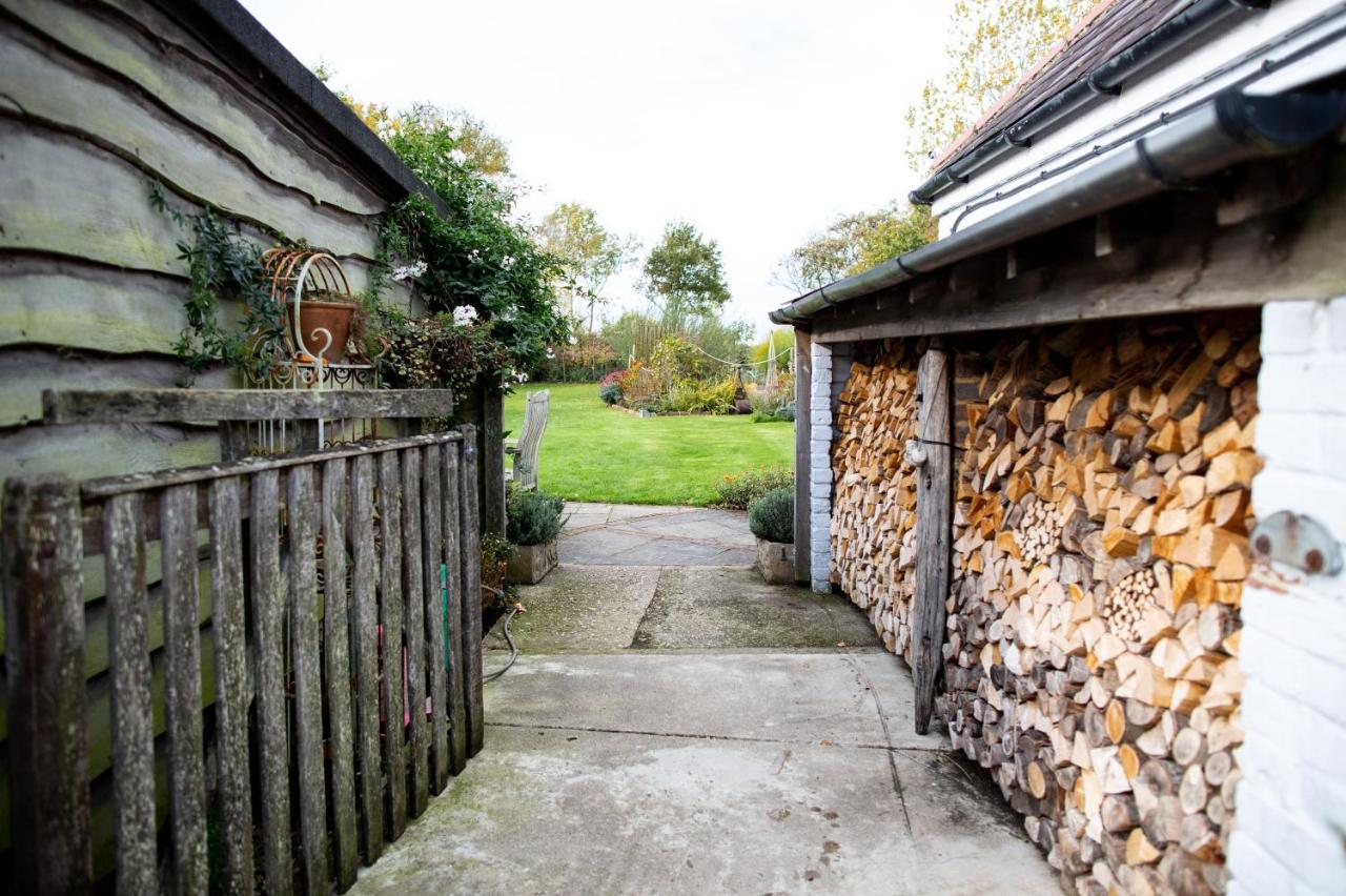 Cosy Cottage Ground Floor Bedroom Ensuite With Private Entrance Chichester Esterno foto