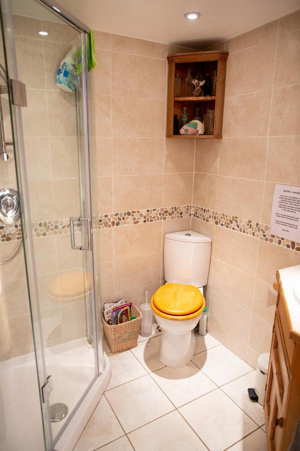 Cosy Cottage Ground Floor Bedroom Ensuite With Private Entrance Chichester Esterno foto