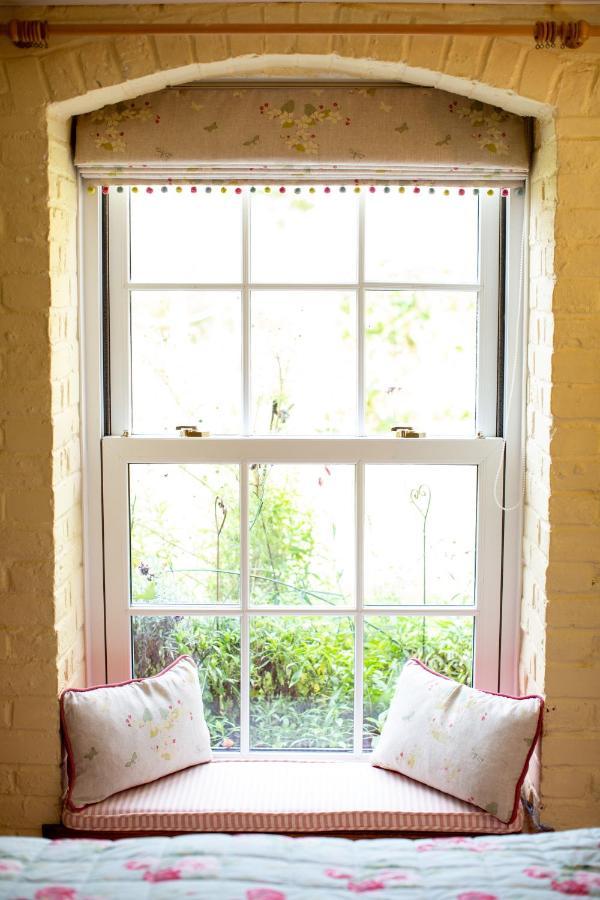 Cosy Cottage Ground Floor Bedroom Ensuite With Private Entrance Chichester Esterno foto