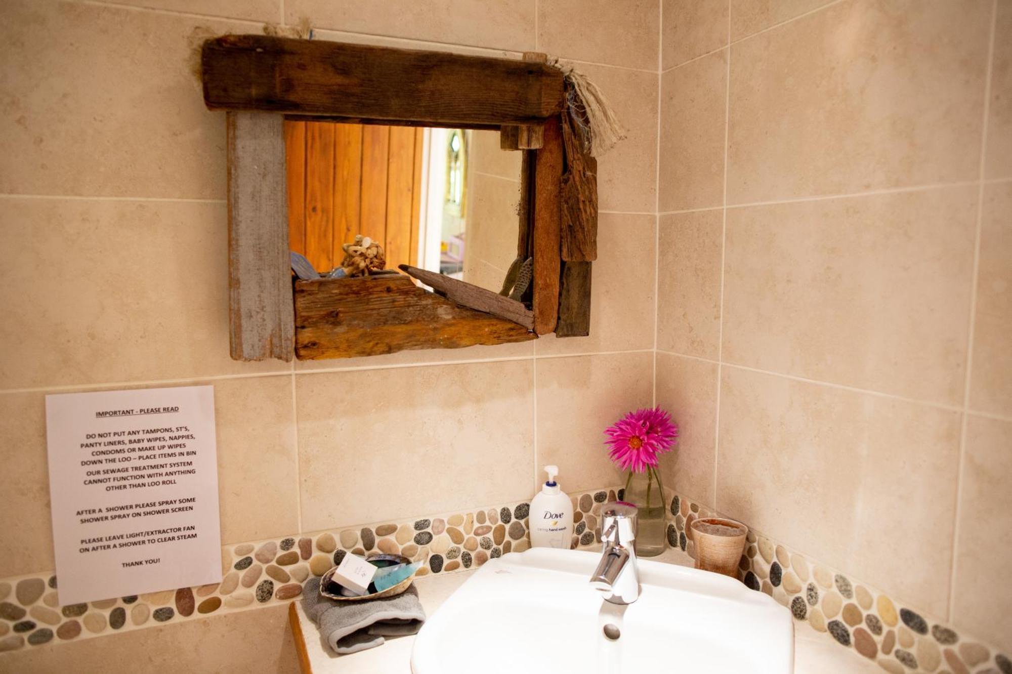 Cosy Cottage Ground Floor Bedroom Ensuite With Private Entrance Chichester Esterno foto