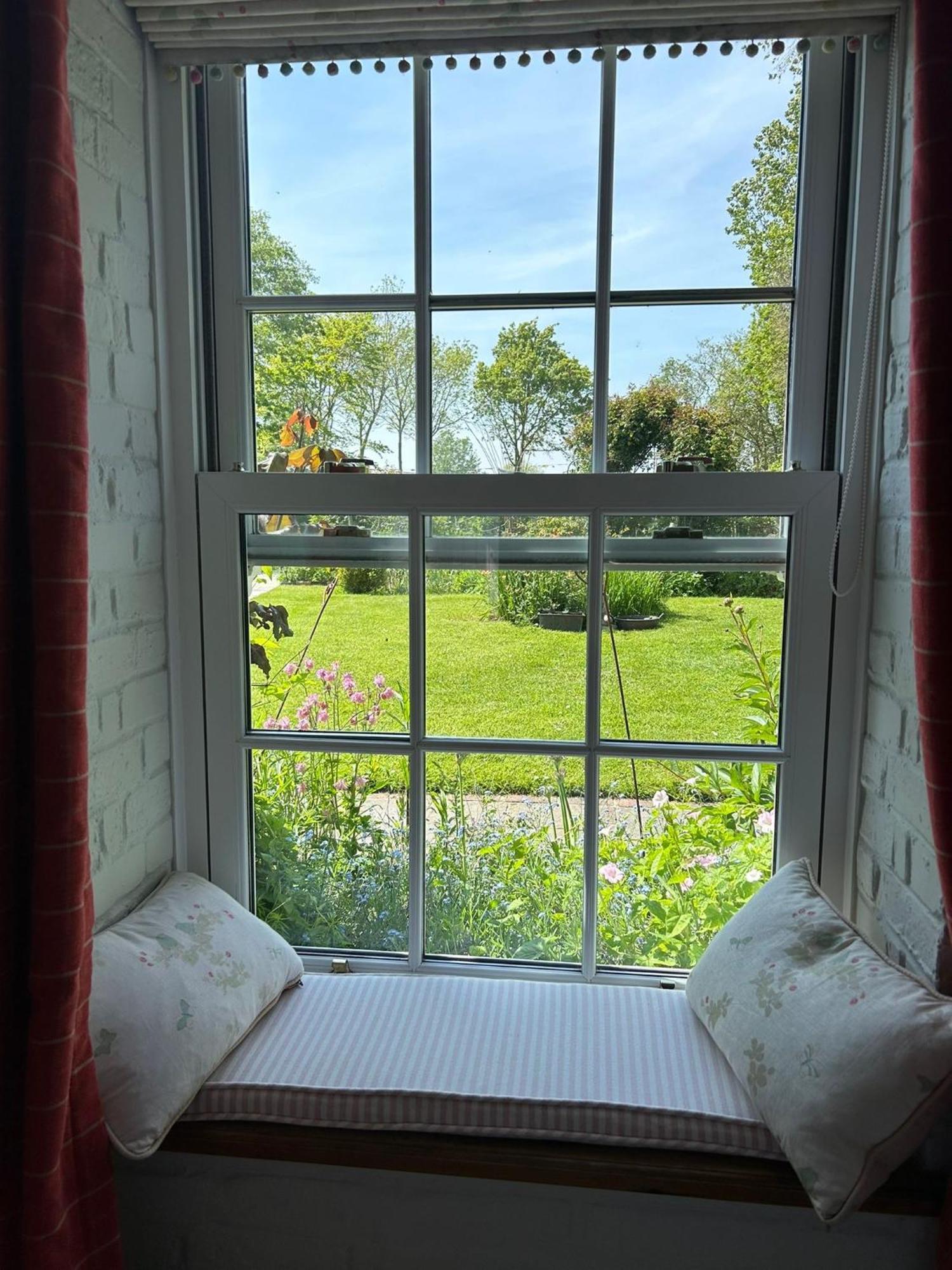 Cosy Cottage Ground Floor Bedroom Ensuite With Private Entrance Chichester Esterno foto