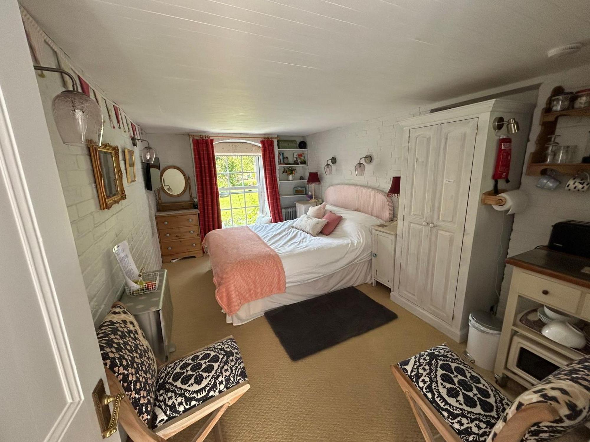 Cosy Cottage Ground Floor Bedroom Ensuite With Private Entrance Chichester Esterno foto