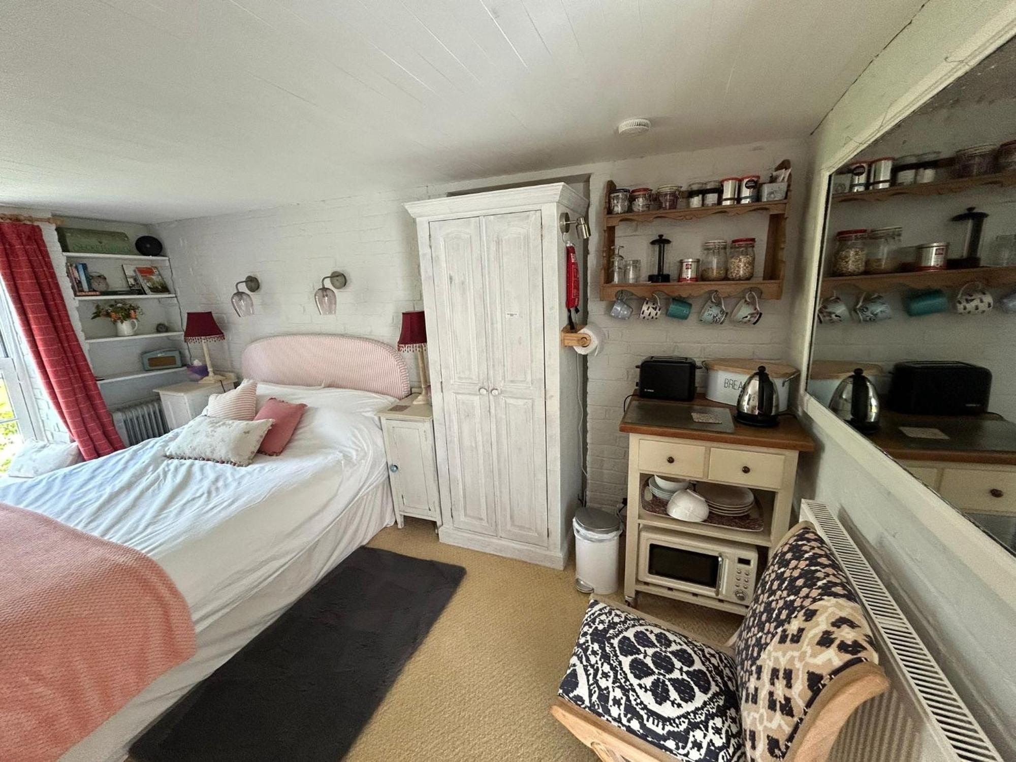 Cosy Cottage Ground Floor Bedroom Ensuite With Private Entrance Chichester Esterno foto
